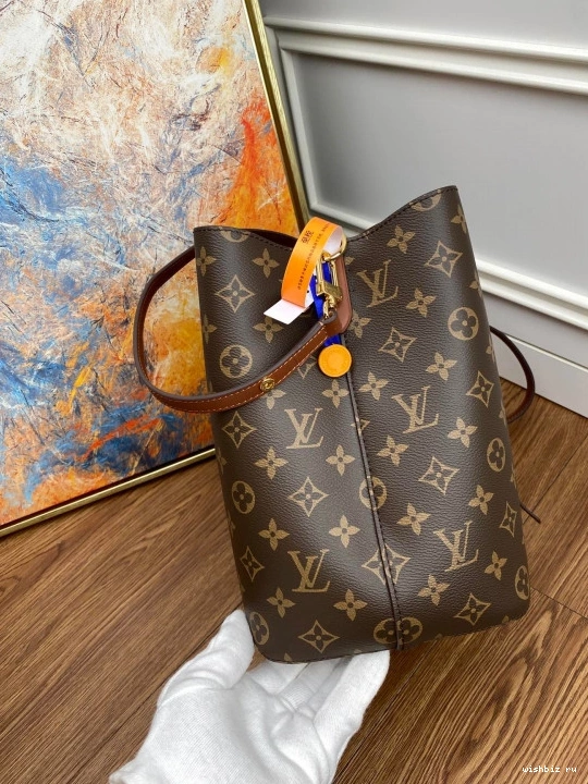 WIS VUITTON NÉONOÉ LOUIS 0106